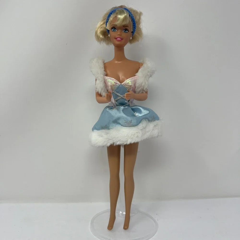 Barbie‎ Skating Star Doll Winter Blue Ice Dress Ice Skates by Mattel